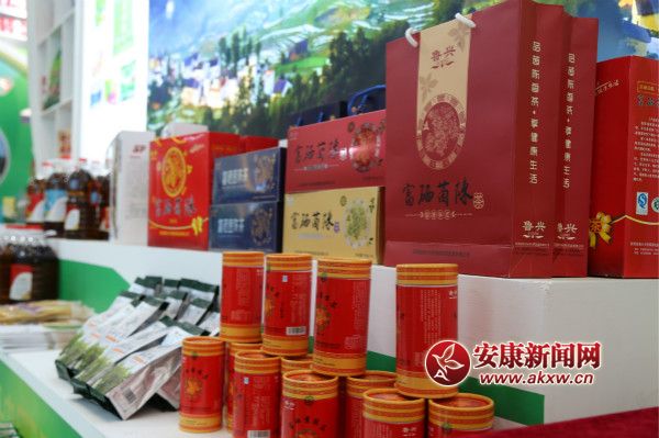 �hꎸ���ʳƷ&ldquo;����&rdquo;������ɞ鱊���ο͓�ُ��&ldquo;���c&rdquo;  ���� �z_meitu_19.jpg