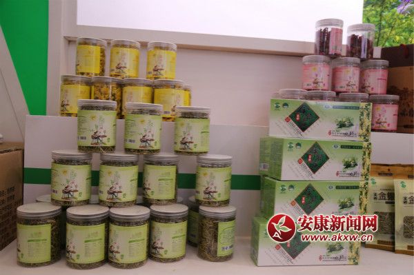 �hꎸ���ʳƷ&ldquo;����&rdquo;������ɞ鱊���ο͓�ُ��&ldquo;���c&rdquo;       ���� �z_meitu_17.jpg