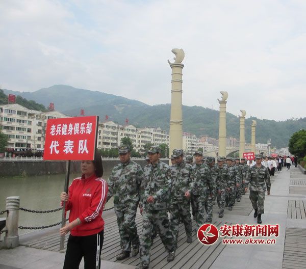 4��20��������ƽ���h�e�k&ldquo;����ƽ��������&rdquo;ǧ�˽����߻��(d��ng)��ԓ�h�ϱ������㘷�����V��(ch��ng)��f(xi��)��(hu��)��18��(g��)�����(du��)1100���˅���