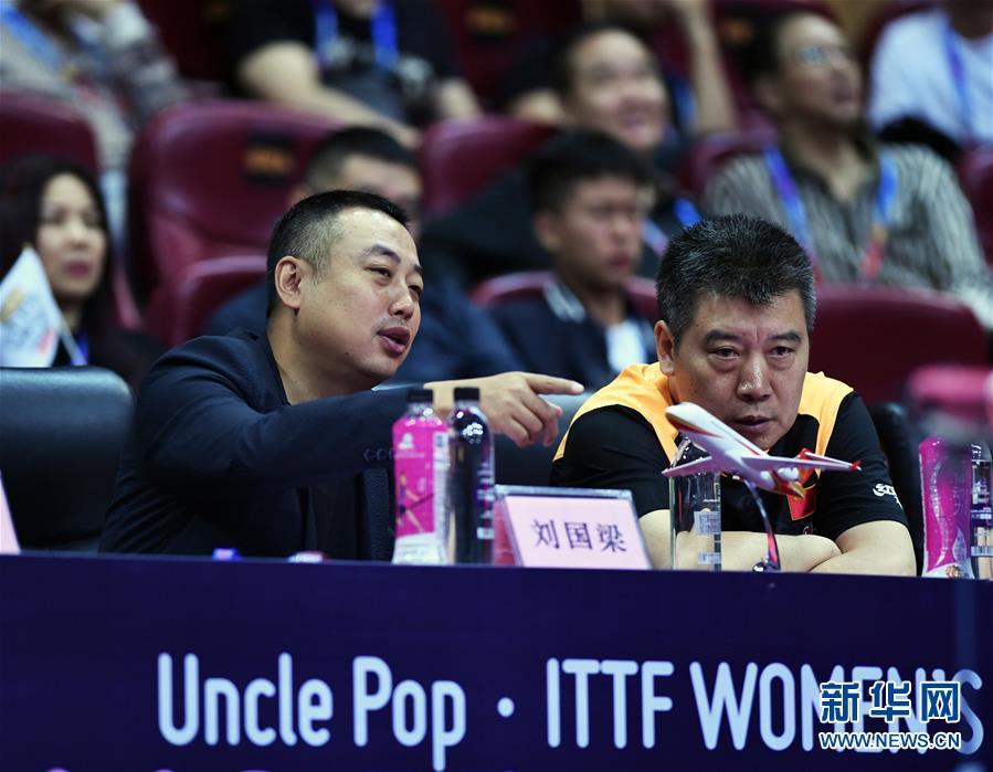 (體育)(4)乒乓球——劉國梁現身女乒世界杯