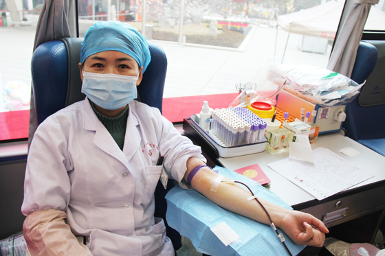 醫(yī)者仁心 大愛無疆 挽袖獻(xiàn)血 守護(hù)生命 ——安康市人民醫(yī)院開展冬季愛心獻(xiàn)血活動(dòng)