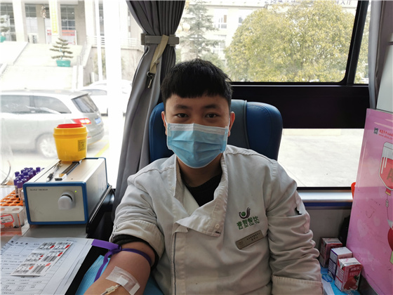 人民警察一心為民，捋袖捐血鐵血柔情——安康市公安局積極開展冬季獻(xiàn)血活動(dòng)