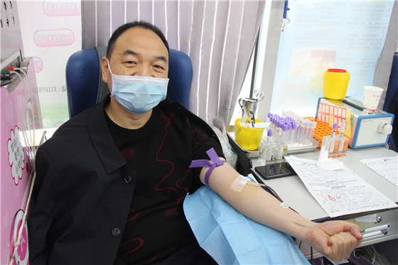 人民警察一心為民，捋袖捐血鐵血柔情——安康市公安局積極開展冬季獻(xiàn)血活動(dòng)