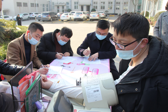 血液是生命的禮物——中國聯(lián)通安康市分公司、安康大數(shù)據運營有限公司聯(lián)合開展冬季應急獻血活動