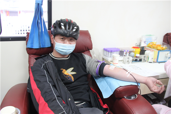 “輸送”熱血 回饋社會 ——順豐速運有限公司安康區(qū)員工積極參與無償獻(xiàn)血活動