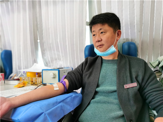 獻(xiàn)血傳真情，為黨旗添光彩 ——三元村春季無(wú)償獻(xiàn)血活動(dòng)側(cè)記