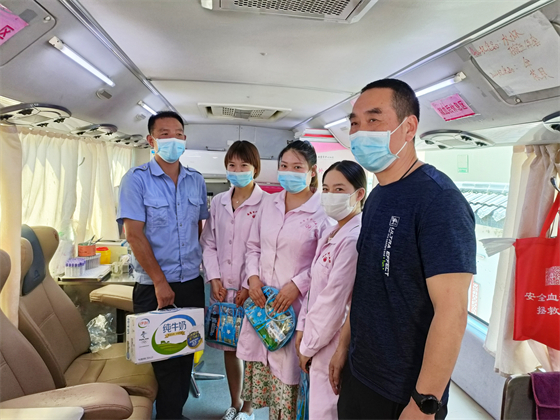 戰(zhàn)高溫 斗酷暑 守崗位 保供應(yīng) ——安康市中心血站開展夏季慰問活動(dòng)