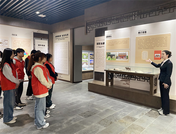 緬懷沈氏三賢 弘揚(yáng)勤廉家風(fēng)|安康市中心血站聯(lián)合安康學(xué)院團(tuán)委開展愛國(guó)主義教育活動(dòng)