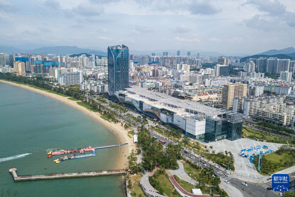 海南自貿(mào)港重點(diǎn)園區(qū)——三亞中央商務(wù)區(qū)（無人機(jī)照片，11月1日攝）。新華社記者 蒲曉旭攝