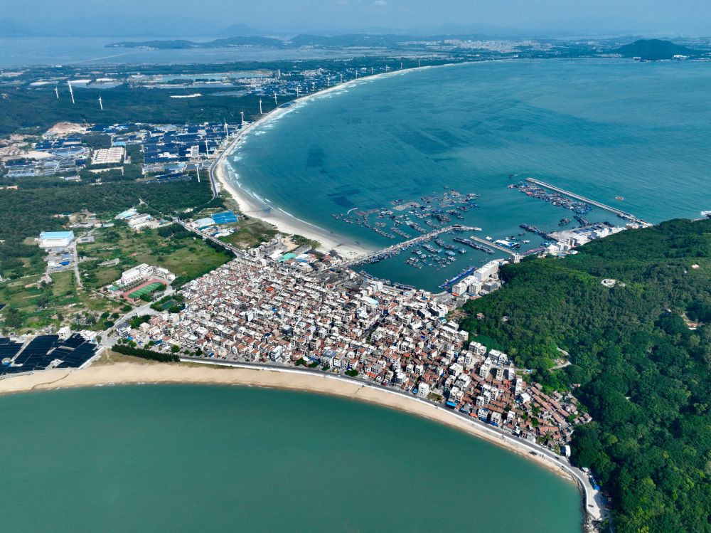 這是2024年10月16日拍攝的福建省漳州市東山縣澳角村（無人機照片）。新華社記者姜克紅攝